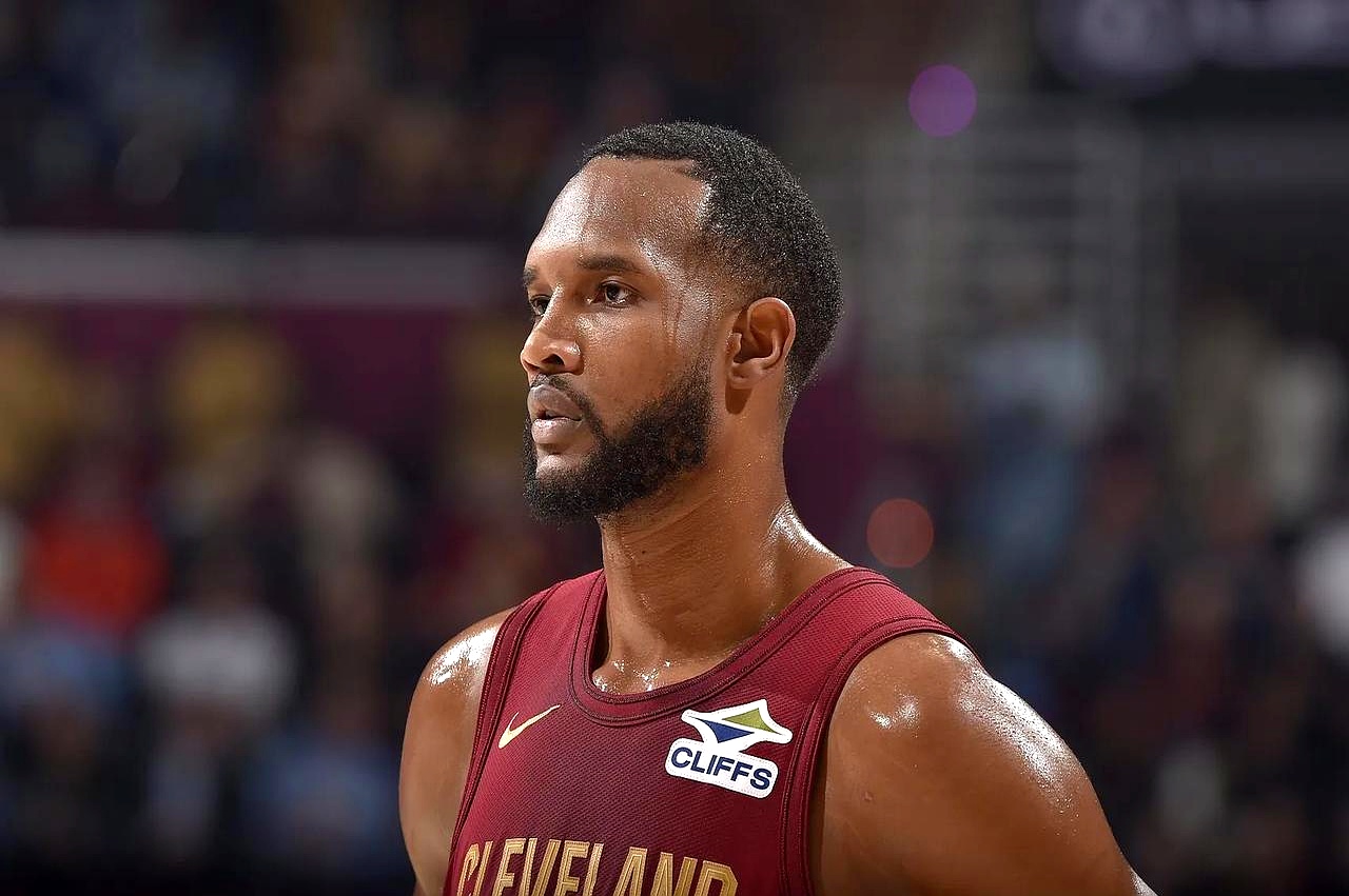 j9九游会 西亚卡姆遭遇十五持续失利，利物浦教练压力巨大！