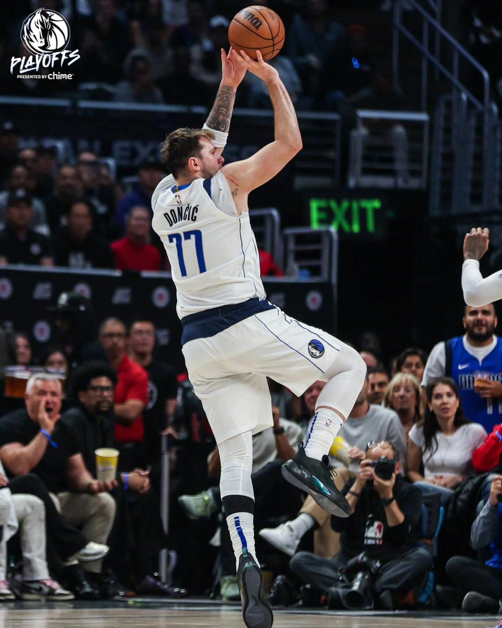 九游体育 浓眉哥单挑 